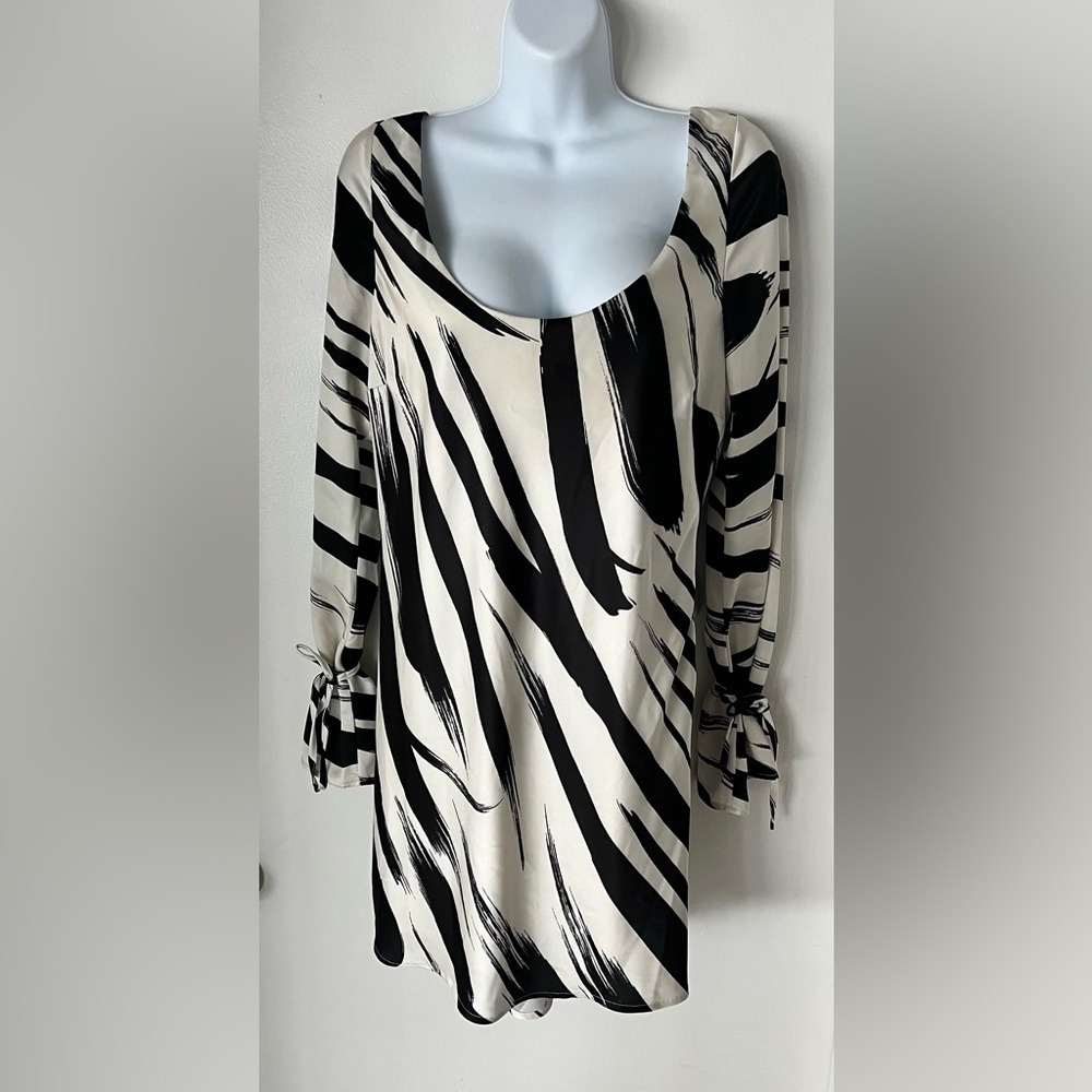 Meshki Marta Open Back Satin Mini Dress M - Picture 3 of 4